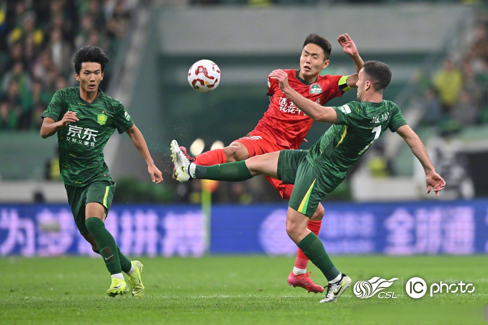 关于北京国安训练开放日;赛前临场应变引欢呼;中超在即;赛程密集仍需轮换的信息 关于北京国安训练开放日;赛前临场应变引欢呼;中超在即;赛程密集仍需轮换的信息