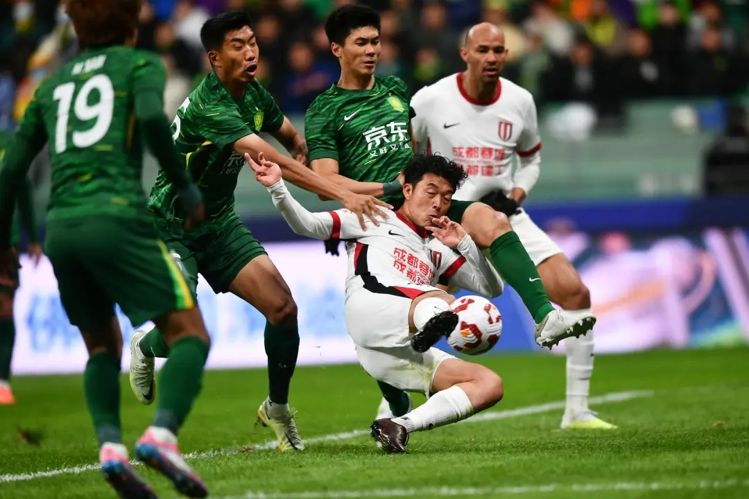 关于北京国安训练开放日;赛前临场应变引欢呼;中超在即;赛程密集仍需轮换的信息 关于北京国安训练开放日;赛前临场应变引欢呼;中超在即;赛程密集仍需轮换的信息