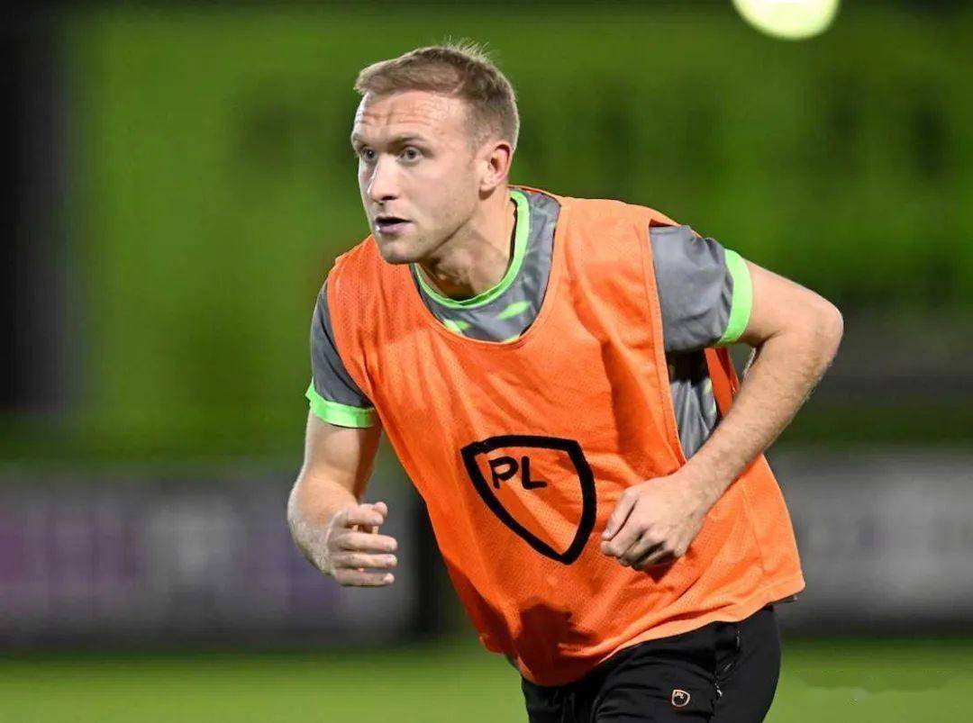 关于清晨足总杯传出新动向，莱比锡完成体检，管理层表态——压力陡增，训练强度明显提升的信息