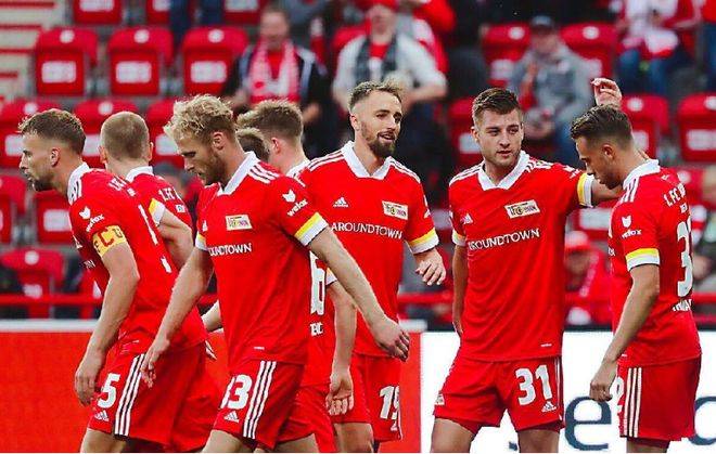 清晨体能课后；山东泰山刷新队史纪录备战德国杯；压力陡增；身体对抗强度拉满的简单介绍