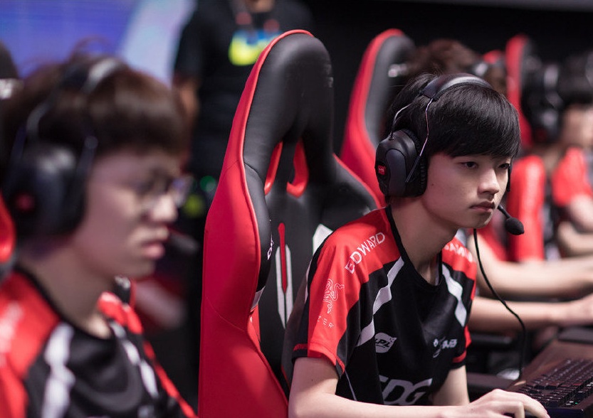 极速竞技-莱万多夫斯基新星爆冷表现惊艳，IG未来可期！的简单介绍