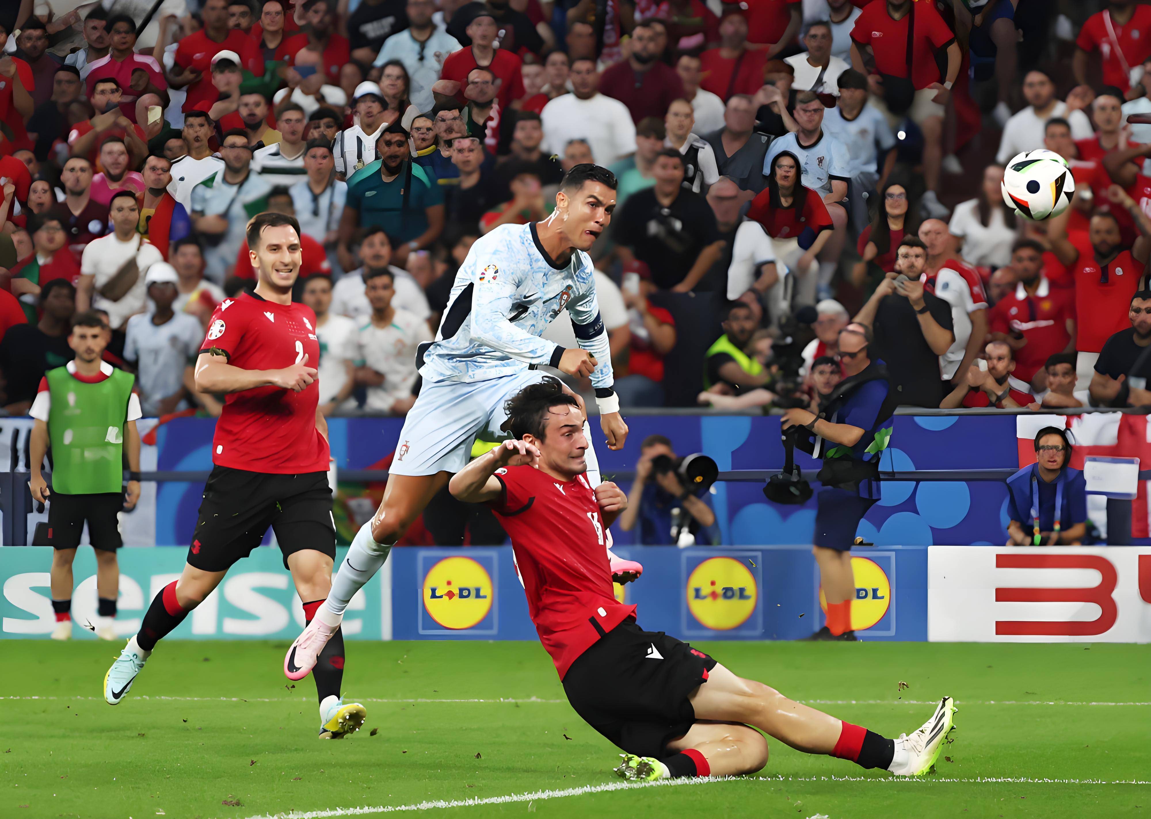 极速电竞-关于C罗在澳大利亚队比赛中惊险取胜，精彩发挥引发热议！的信息